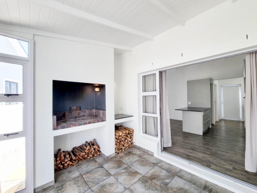 2 Bedroom Property for Sale in Sandbaai Western Cape